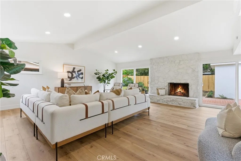 1433 W Saint Andrew