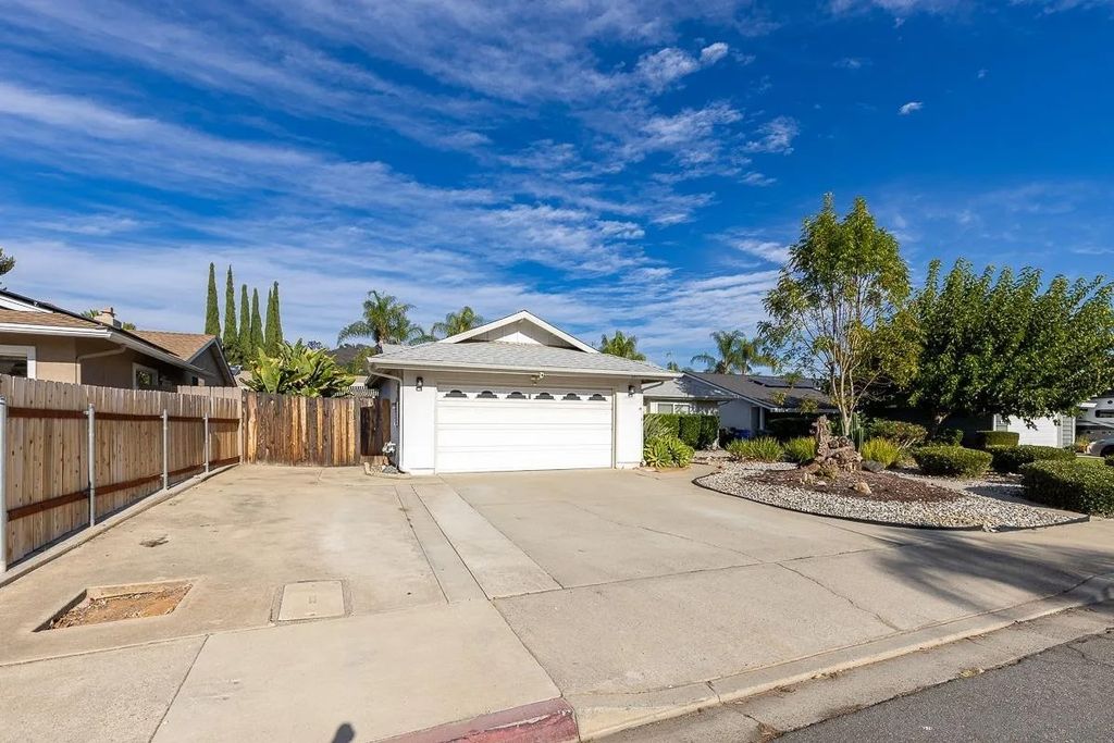 Photo of 1070 Paula Way, Escondido, CA 92027 (MLS # 250043321)