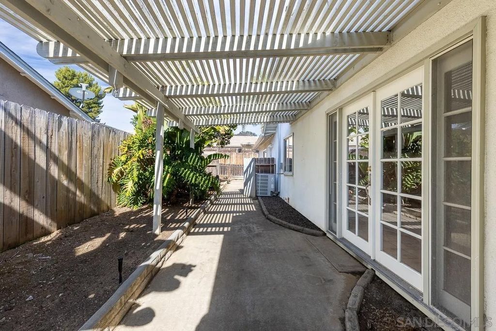 Photo of 1070 Paula Way, Escondido, CA 92027 (MLS # 250043321)