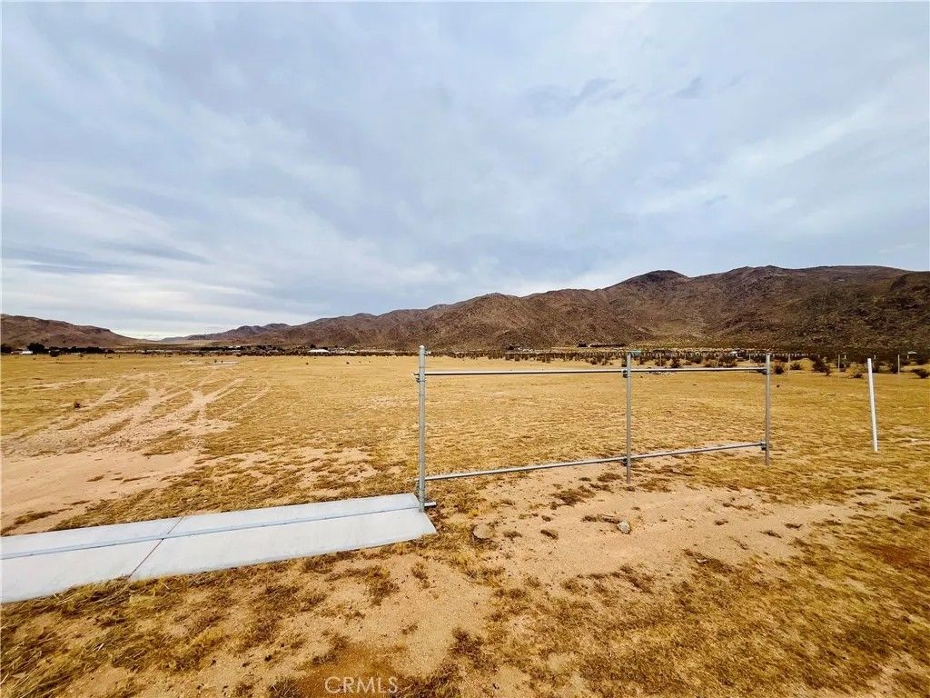 Photo of 26000 Las Piedras, Apple Valley, CA 92308 (MLS # TR25267483)
