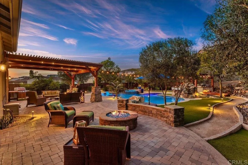 1102 Vega Way