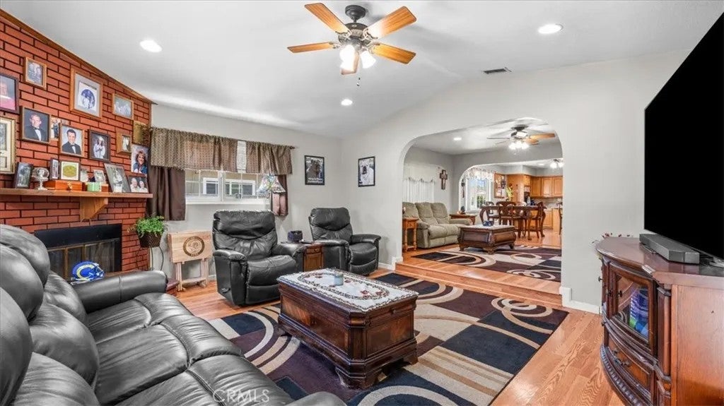 12745 Oaks
