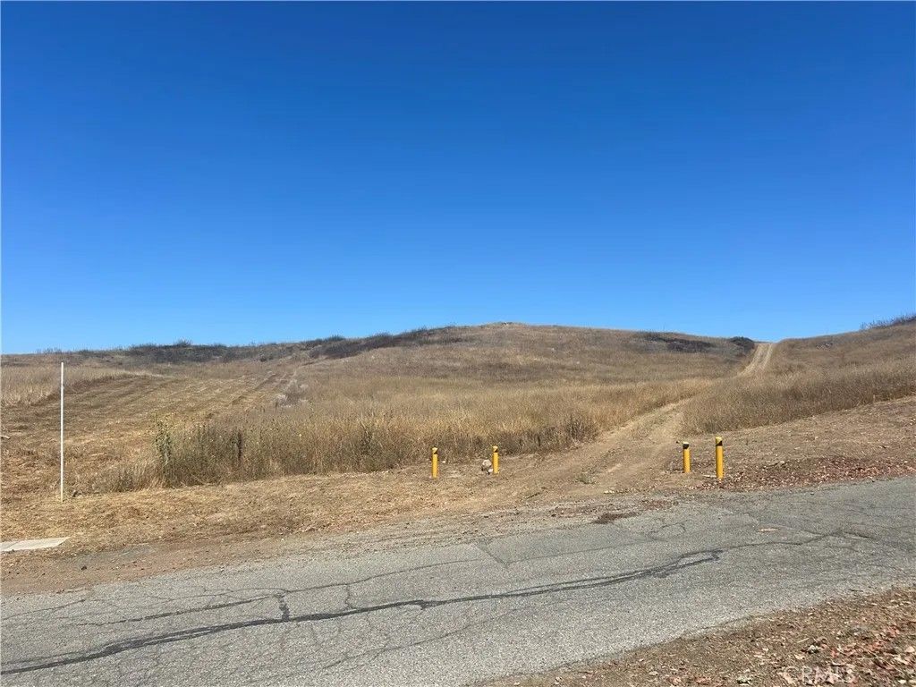 Photo of 0 Vista Flora Rd, Murrieta, CA 92562 (MLS # SW25193539)