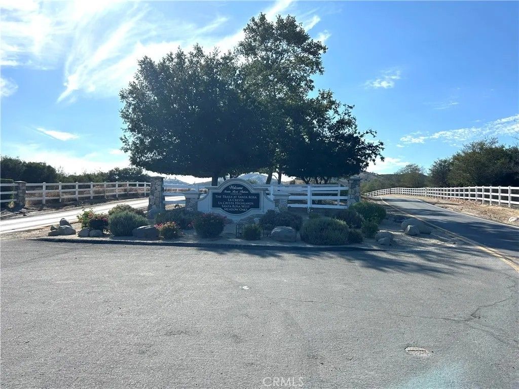 Photo of 0 Vista Flora Rd, Murrieta, CA 92562 (MLS # SW25193539)