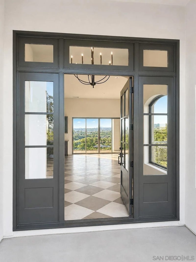 3240 Via Del Cielo