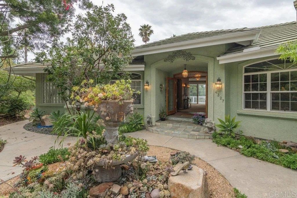 Photo of 4327 Hollyhill Road, Vista, CA 92084 (MLS # NDP2602348)