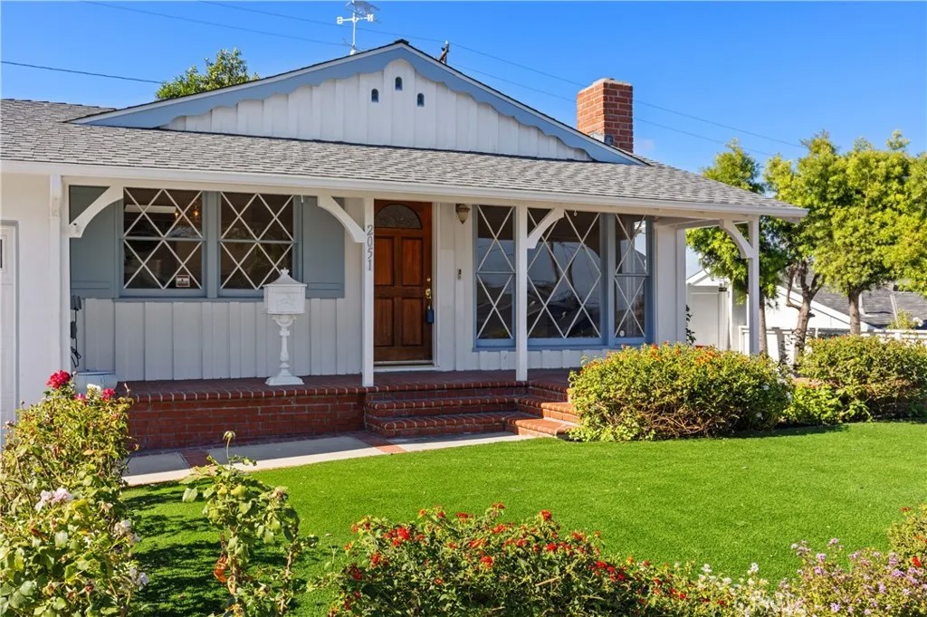 2051 W Elberon