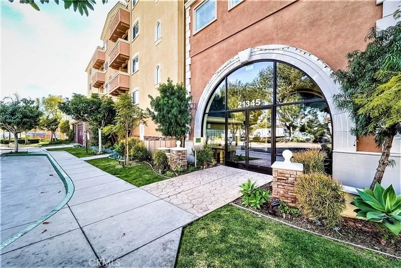 21345 Hawthorne 201