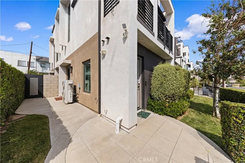 519 W Newby F