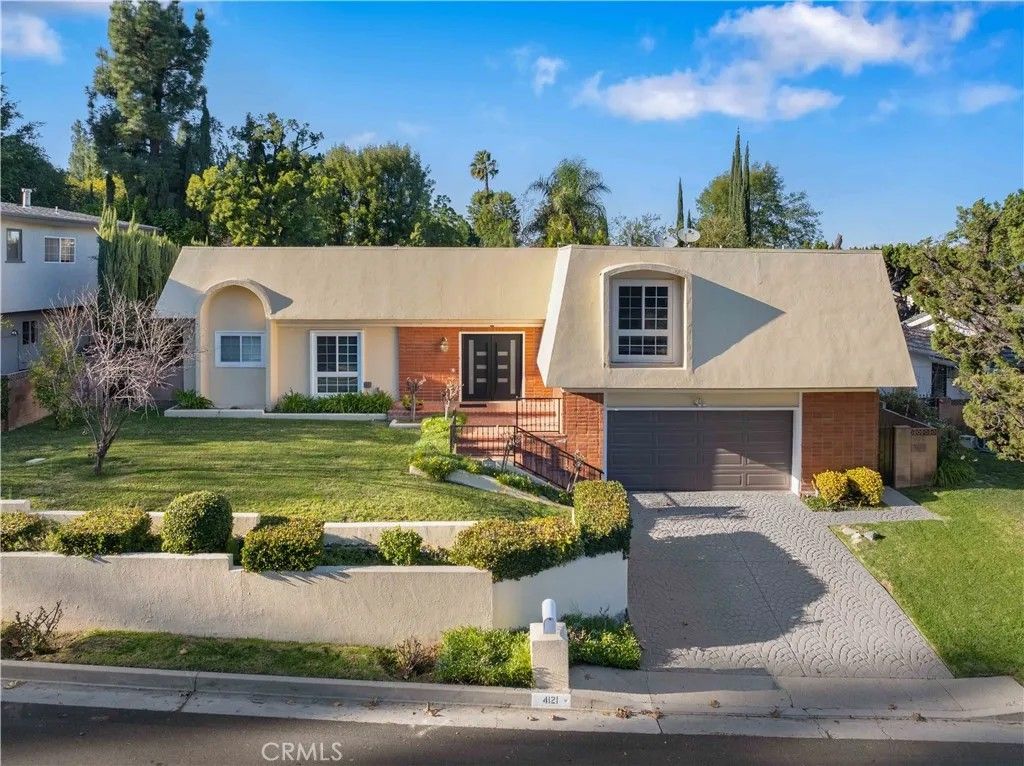 Photo of 4121 Picasso, Woodland Hills, CA 91364 (MLS # SR26026170)