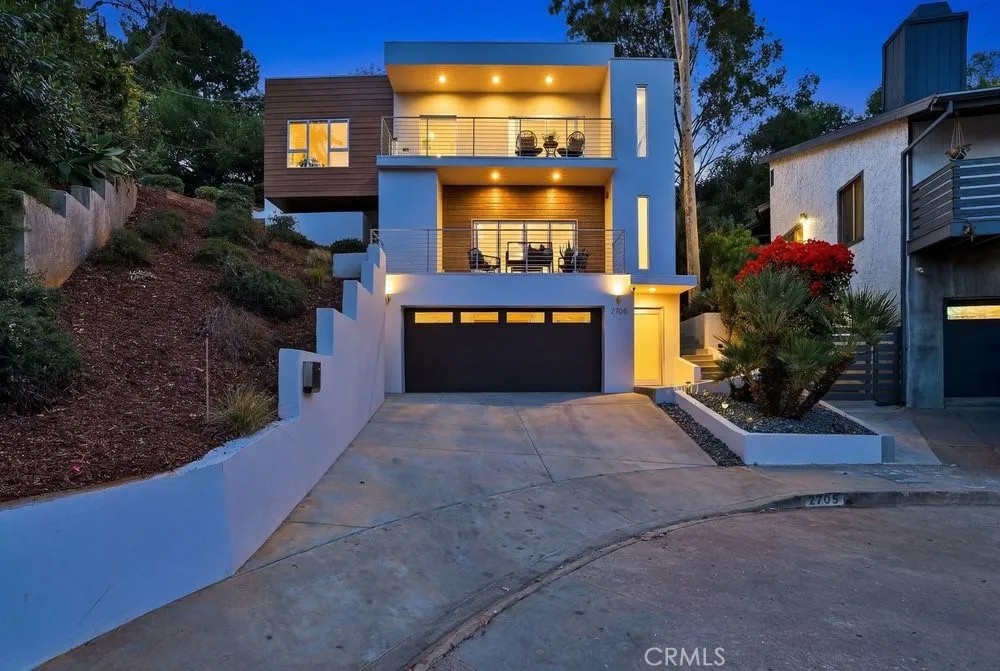 2705 W Lytelle