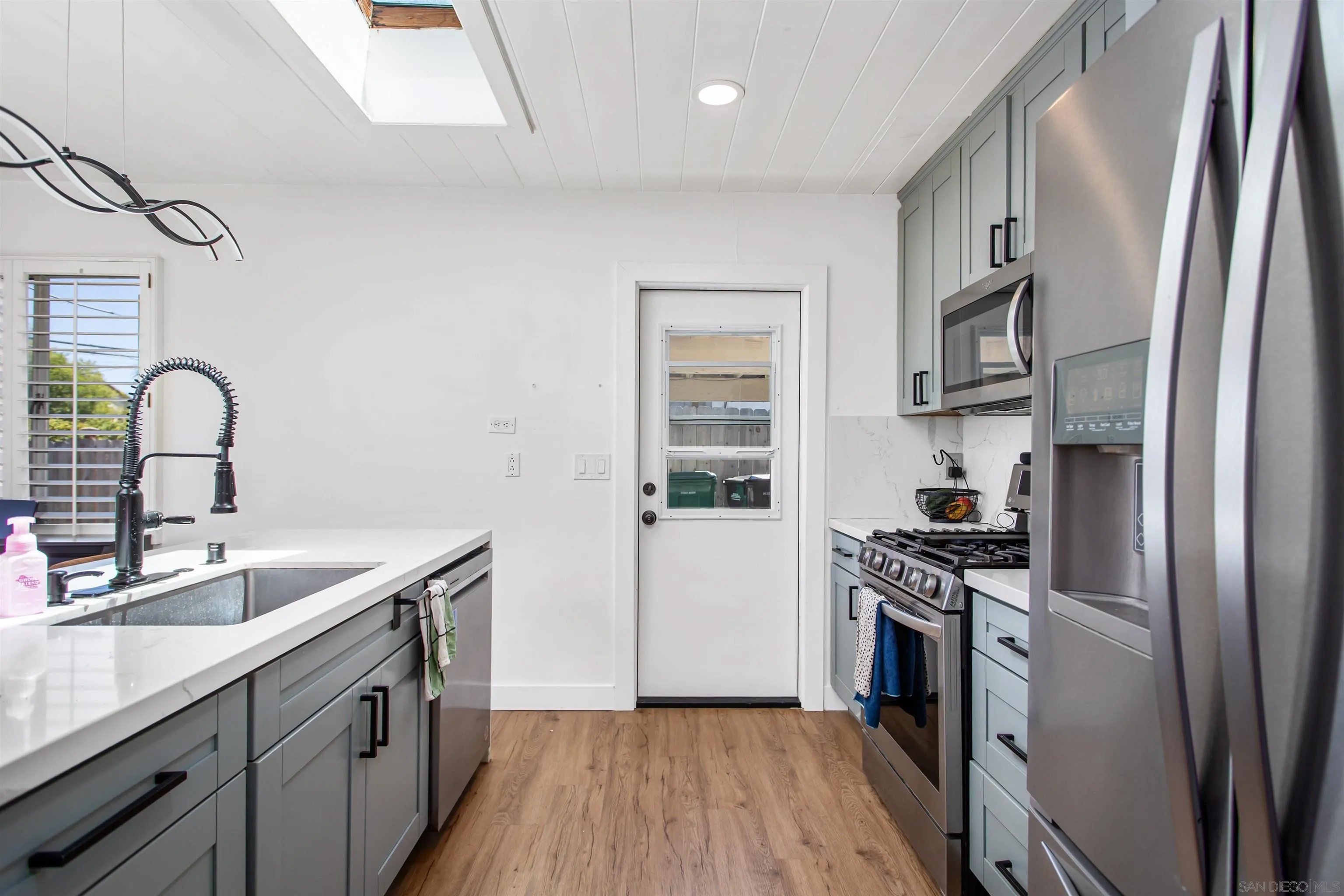 2280-82 Pentuckett Ave