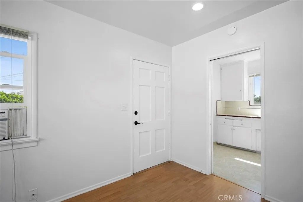 Photo of 656 W Glenoaks Boulevard, Glendale, CA 91202 (MLS # GD26054254)