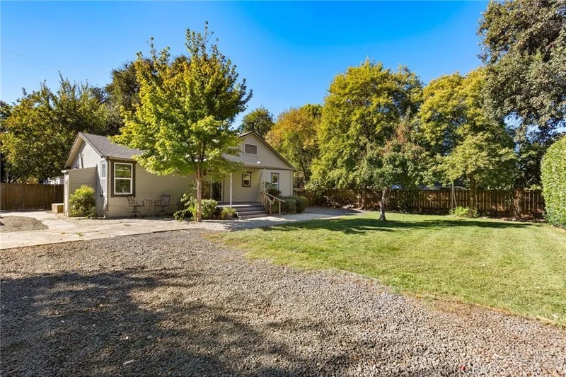 1335 Martin St