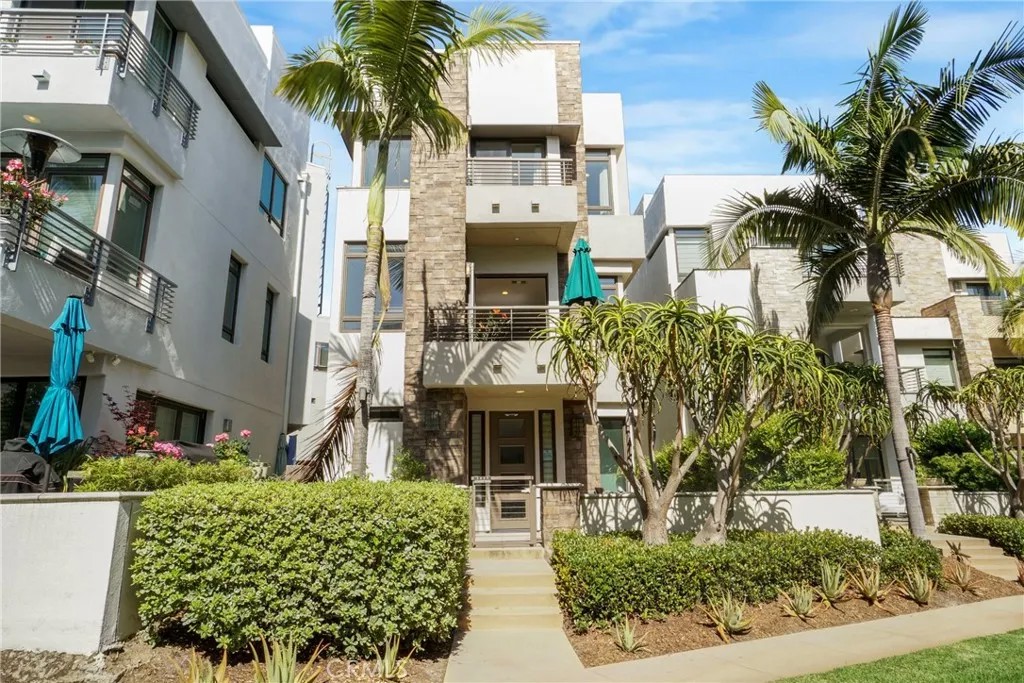 5823 Seahorse Court