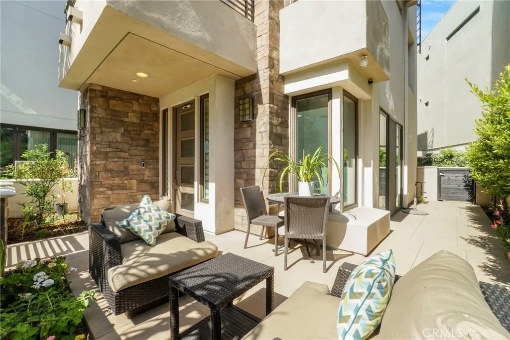 5823 Seahorse Court