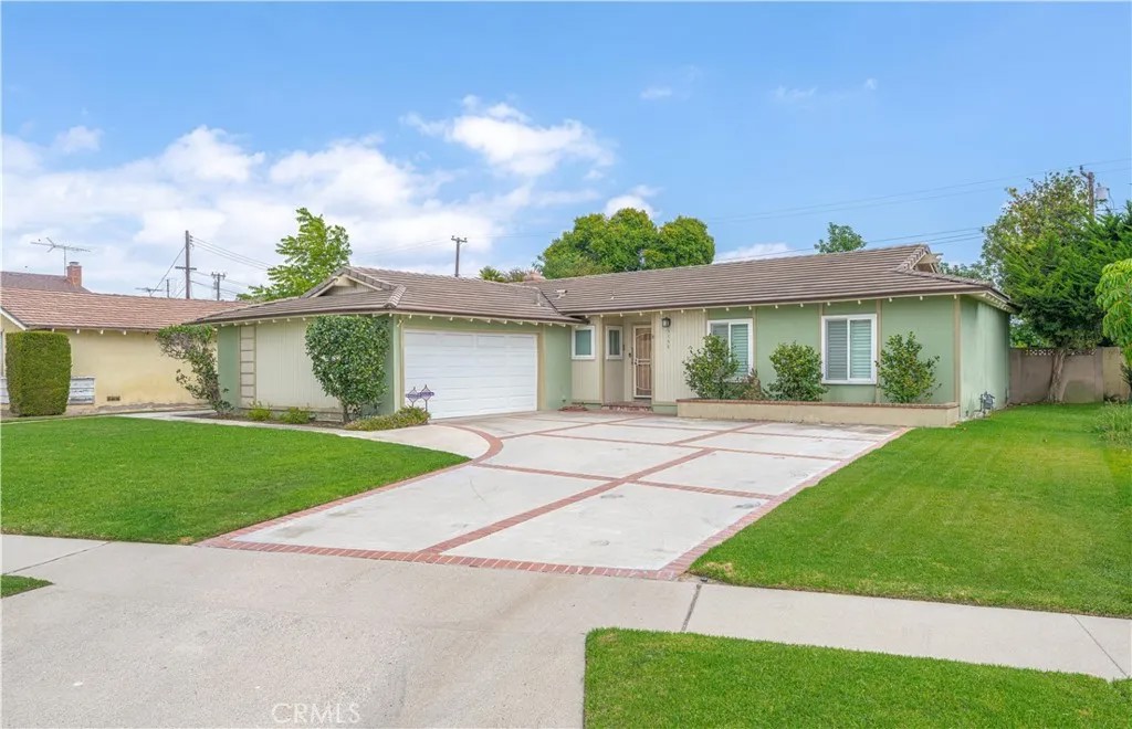 3156 W Teranimar