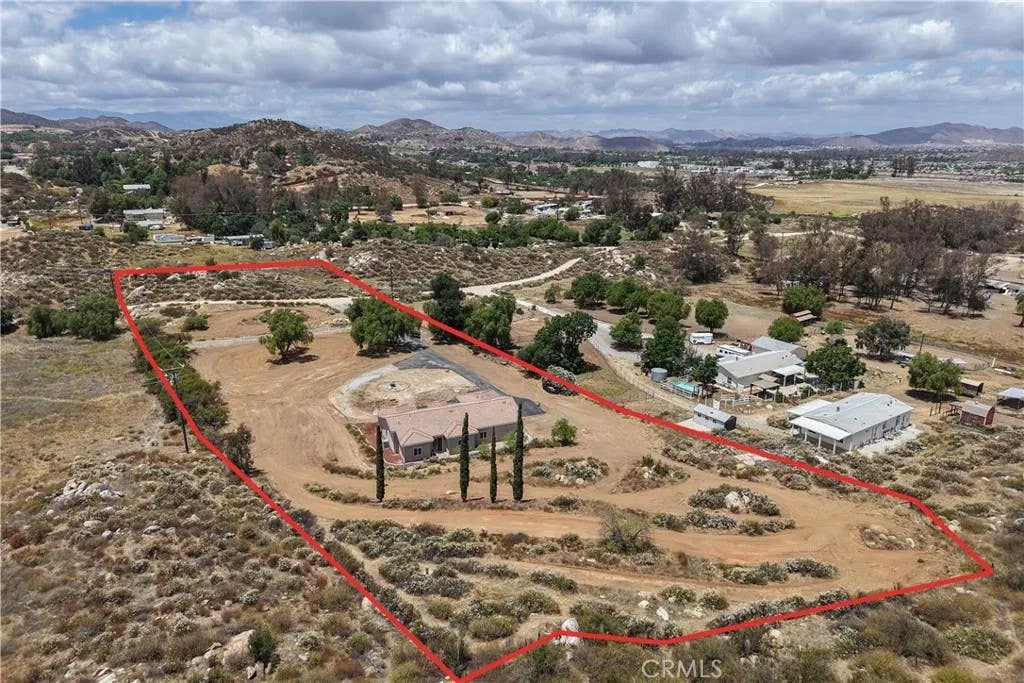 Photo of 32700 Cox RD, Menifee, CA 92584 (MLS # SW26116595)