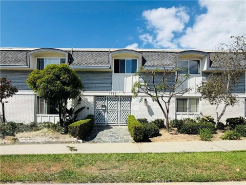 Photo of 1725 Loma Avenue #6, Long Beach, CA 90804 (MLS # IV26204305)