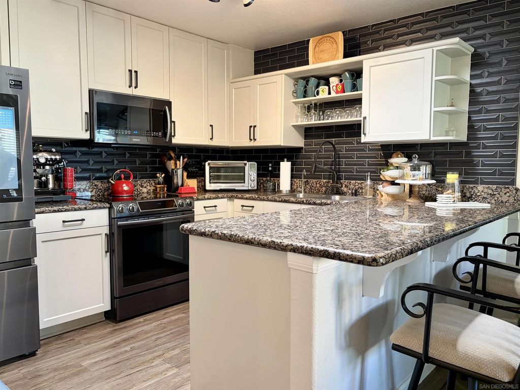 Photo of 1548 Thomas Ave #6, San Diego, CA 92109 (MLS # 250046241)