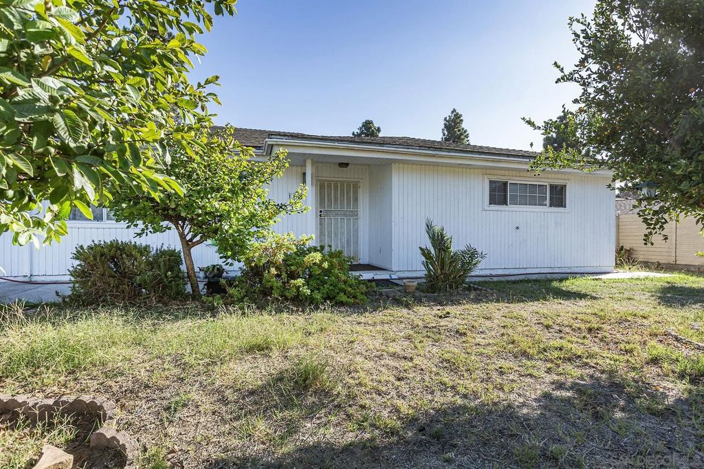 Photo of 166 Via De Laurencio, Chula Vista, CA 91910 (MLS # 250043668)