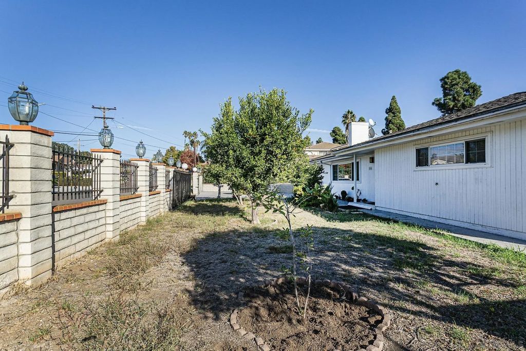 Photo of 166 Via De Laurencio, Chula Vista, CA 91910 (MLS # 250043668)