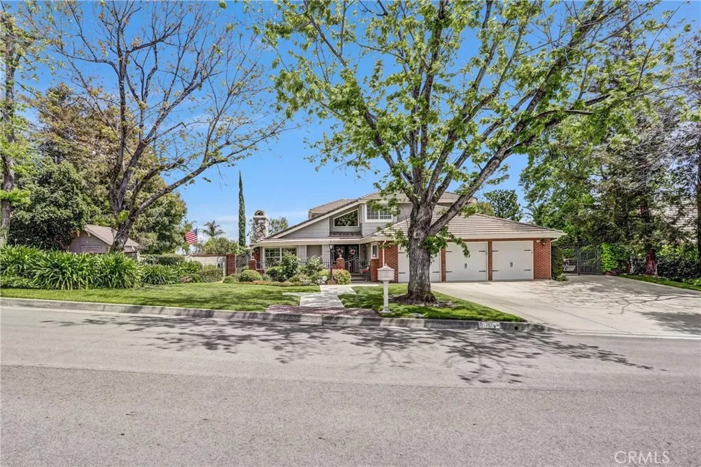 5787 Ridgeway Rd