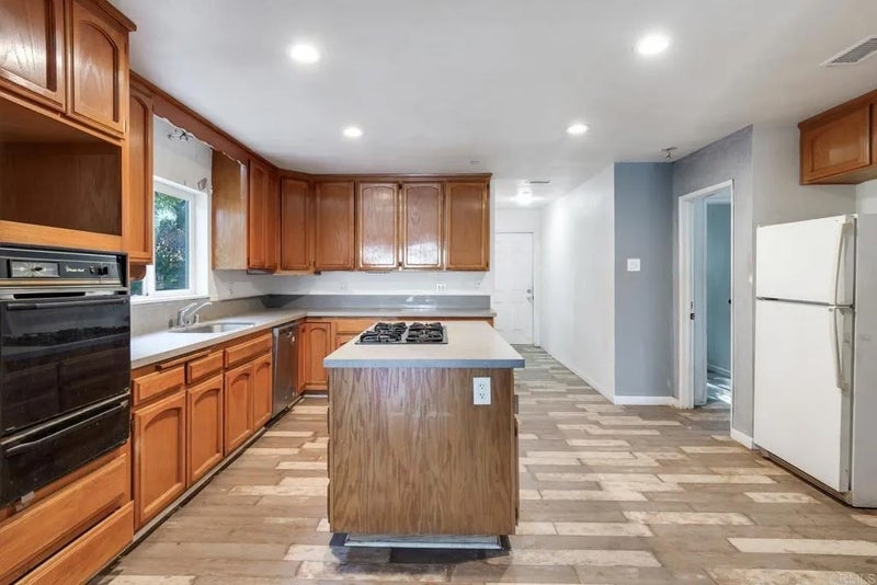 2016 Lake Morena Drive