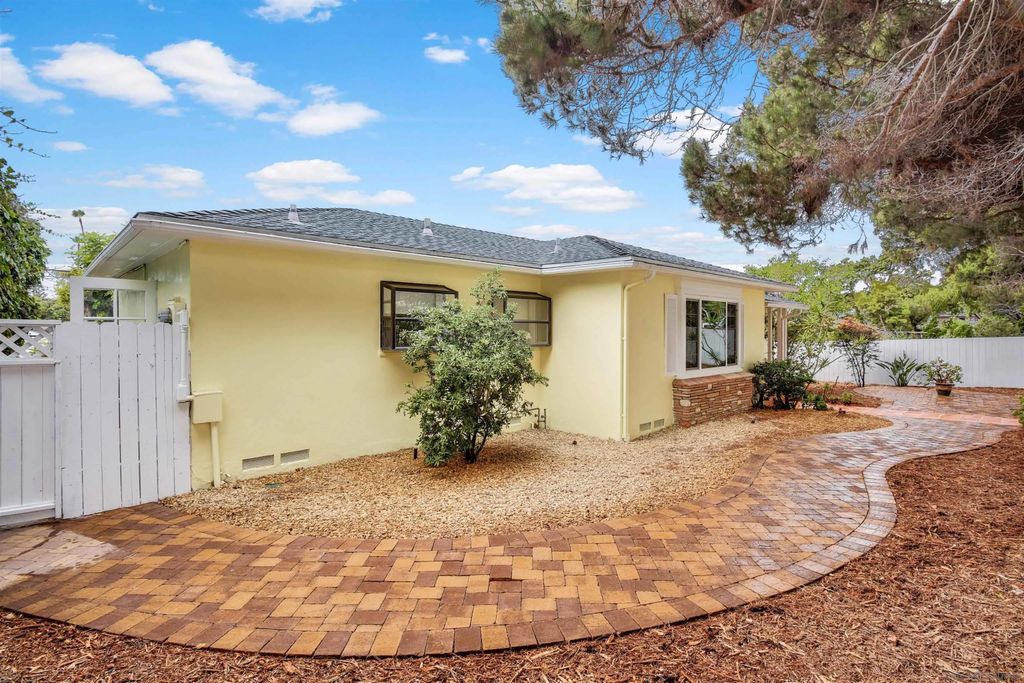Photo of 6428 La Jolla Blvd, La Jolla, CA 92037 (MLS # 250040808)