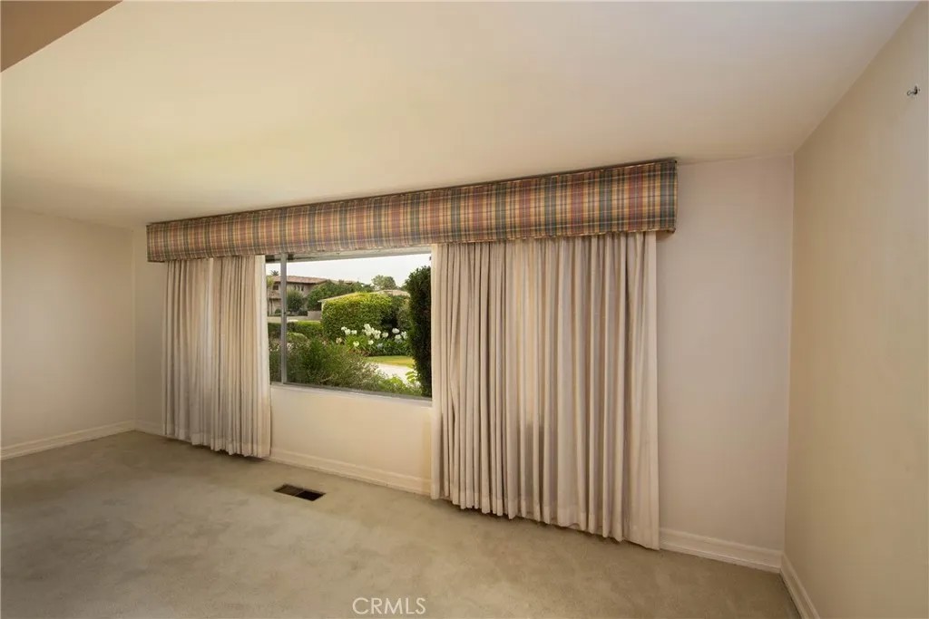 375 W Las Flores