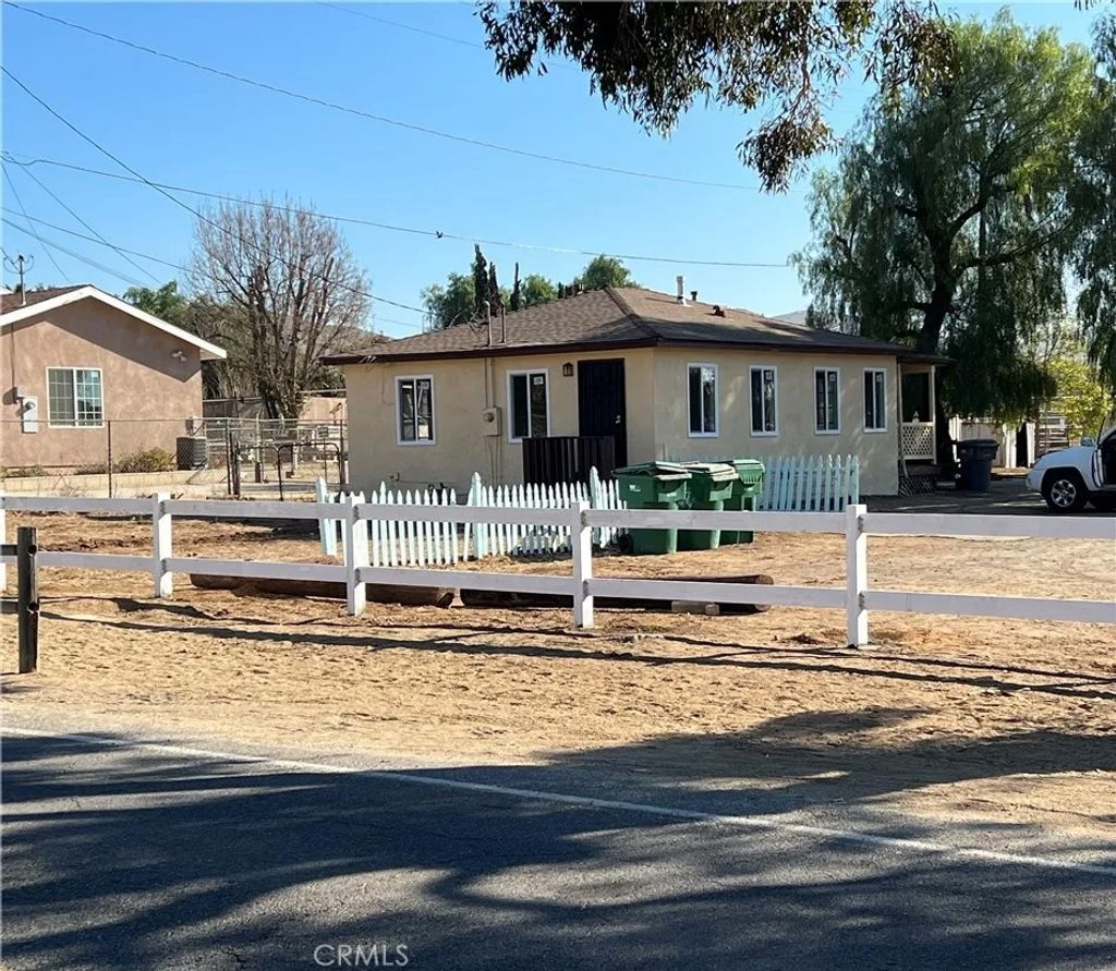 Photo of 430 7th St, Norco, CA 92870 (MLS # PW26065189)