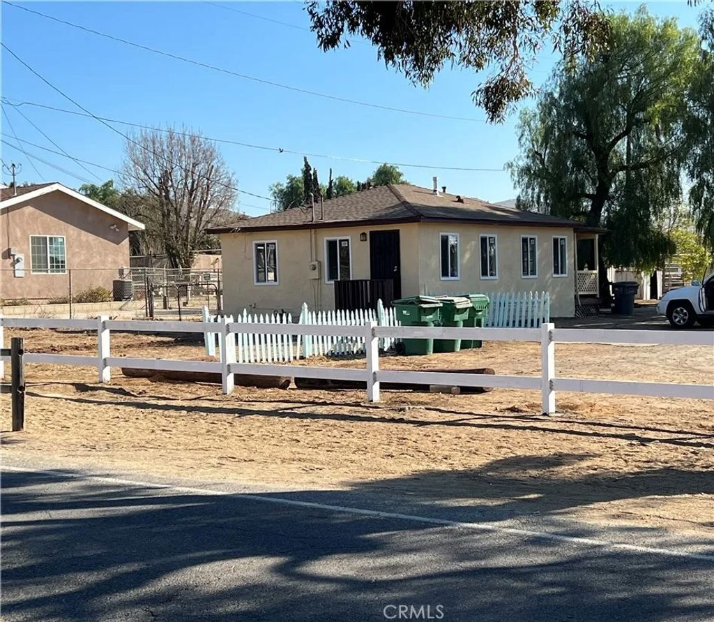 Photo of 430 7th St, Norco, CA 92870 (MLS # PW26065189)