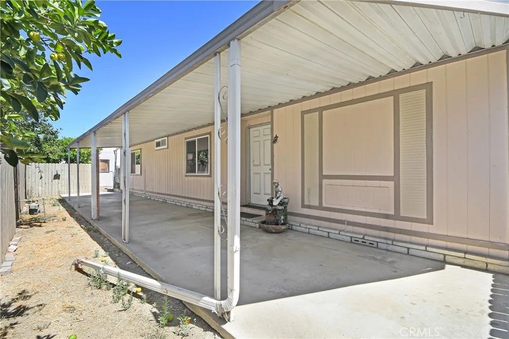 588 N Gilbert