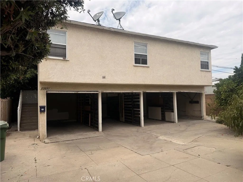 1307 N Kenmore