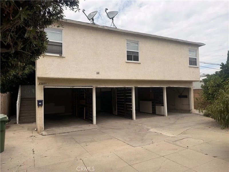 1307 N Kenmore