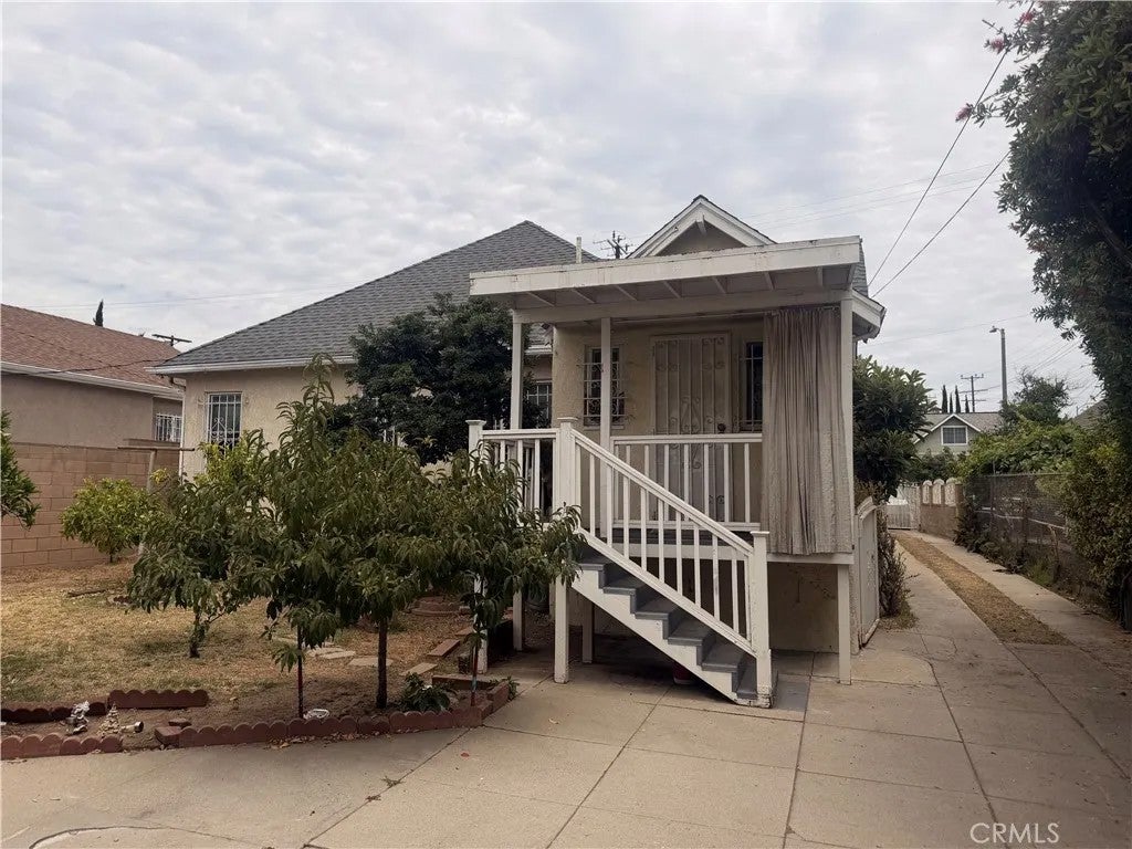 1307 N Kenmore