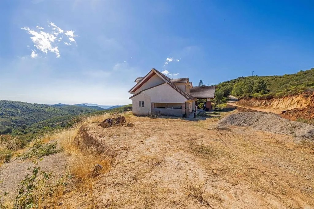 2101 Coulter Ln