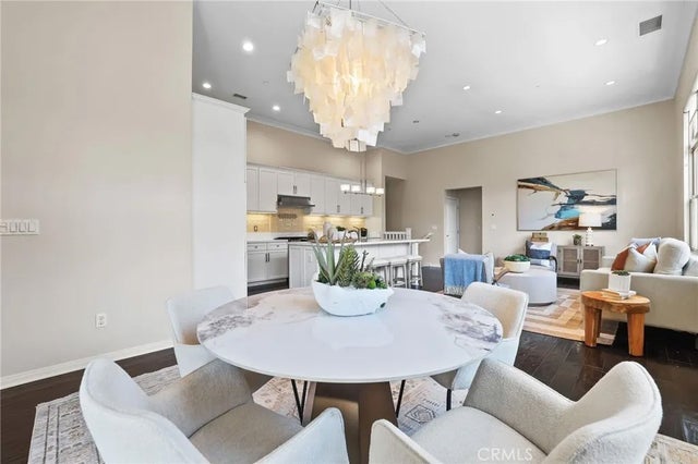 47 Mayfair, Irvine