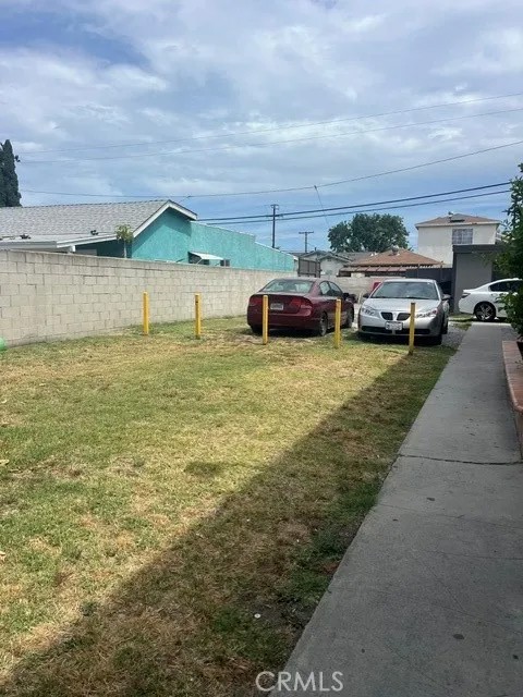 4623 E Compton