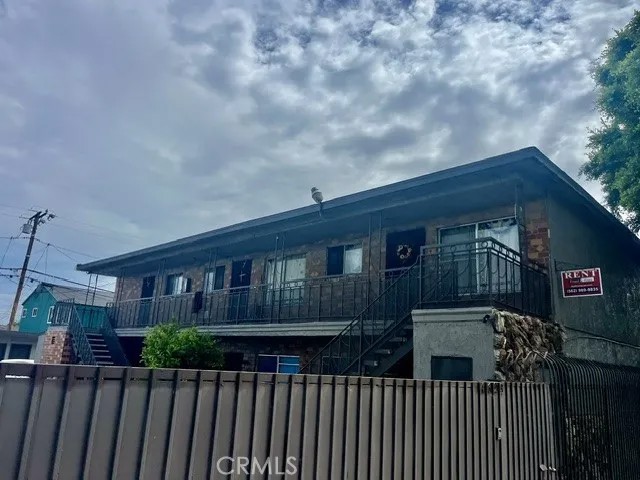 4623 E Compton