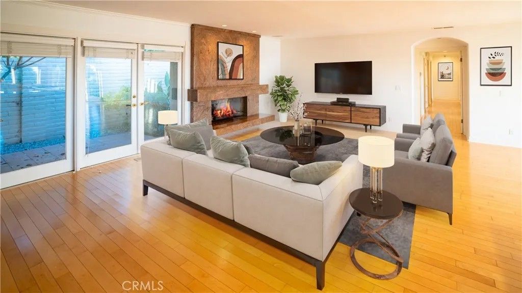 Photo of 984 La Cresta Place, Palos Verdes Estates, CA 90274 (MLS # SB25272181)