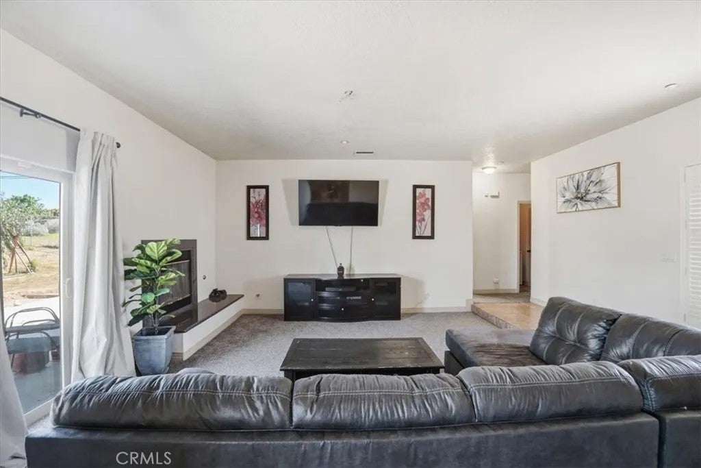 9323 Serra