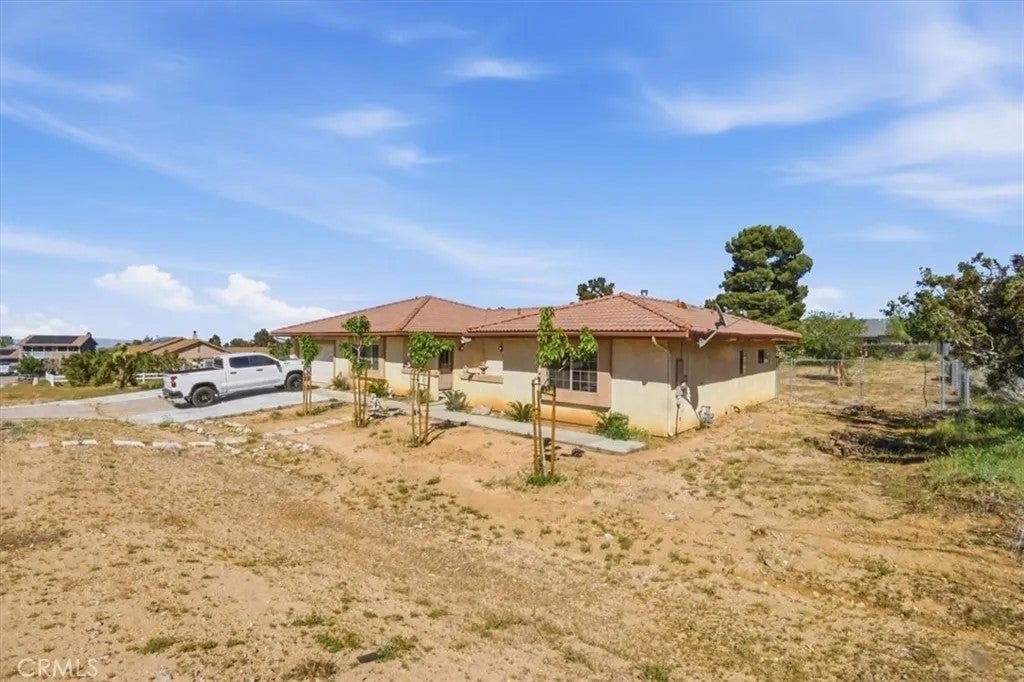 9323 Serra