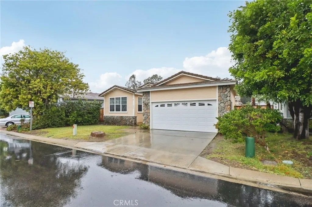 Photo of 1043 Kite Ln, Vista, CA 92081 (MLS # IV26036137)