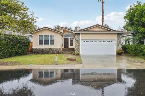 Photo of 1043 Kite Ln, Vista, CA 92081 (MLS # IV26036137)