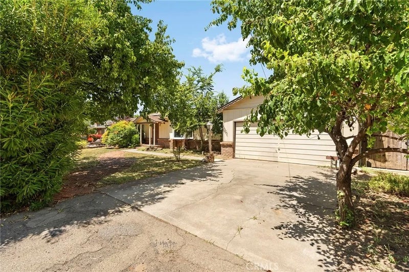 1696 Oak Way