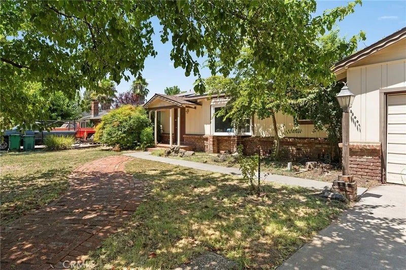1696 Oak Way