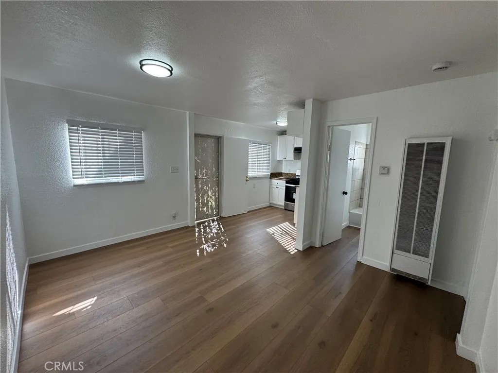 1637 E 115th
