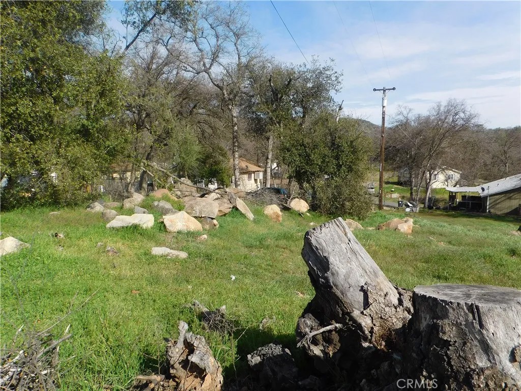 15095 Hillcrest