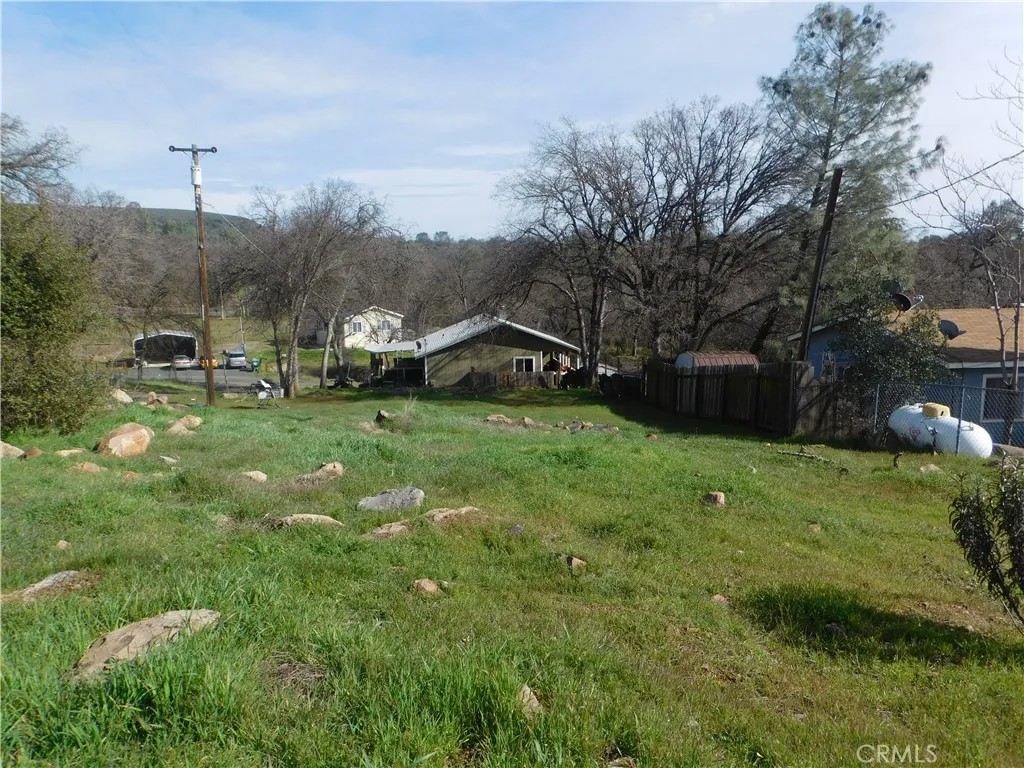 15095 Hillcrest